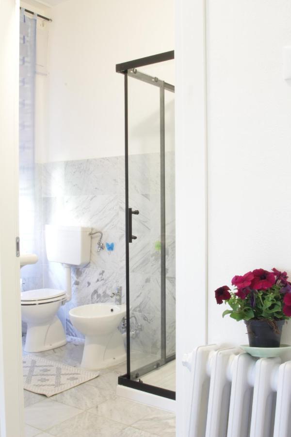 Villa Chiara Affitta Camere Carrara Buitenkant foto