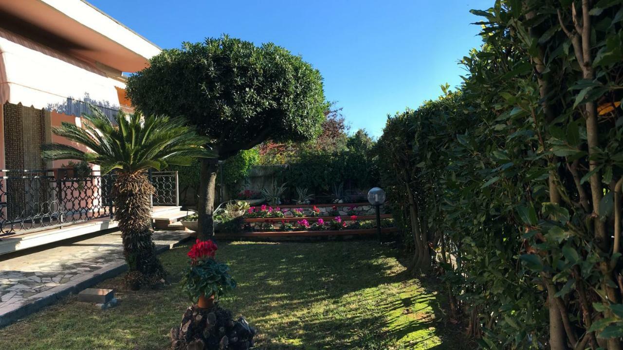 Villa Chiara Affitta Camere Carrara Buitenkant foto