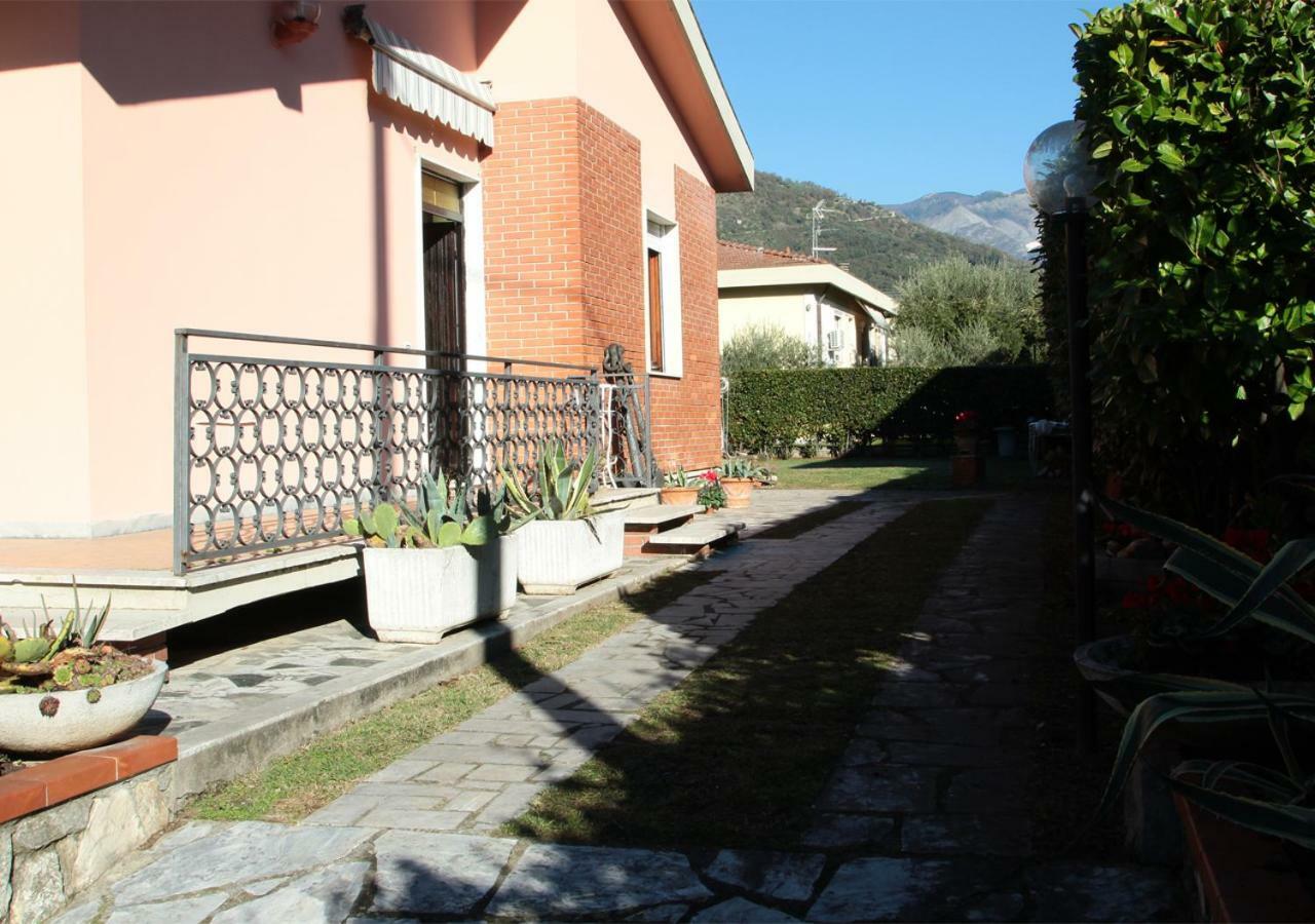 Villa Chiara Affitta Camere Carrara Buitenkant foto