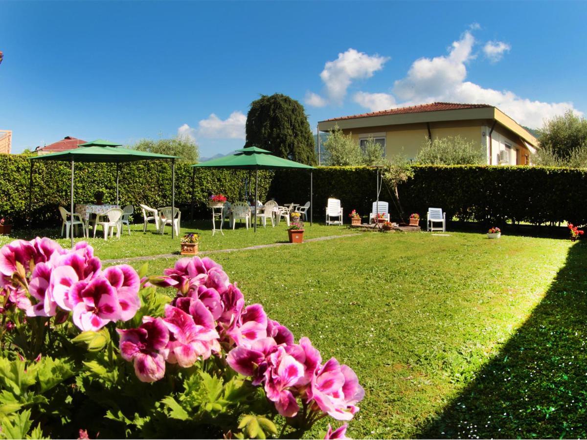 Villa Chiara Affitta Camere Carrara Buitenkant foto